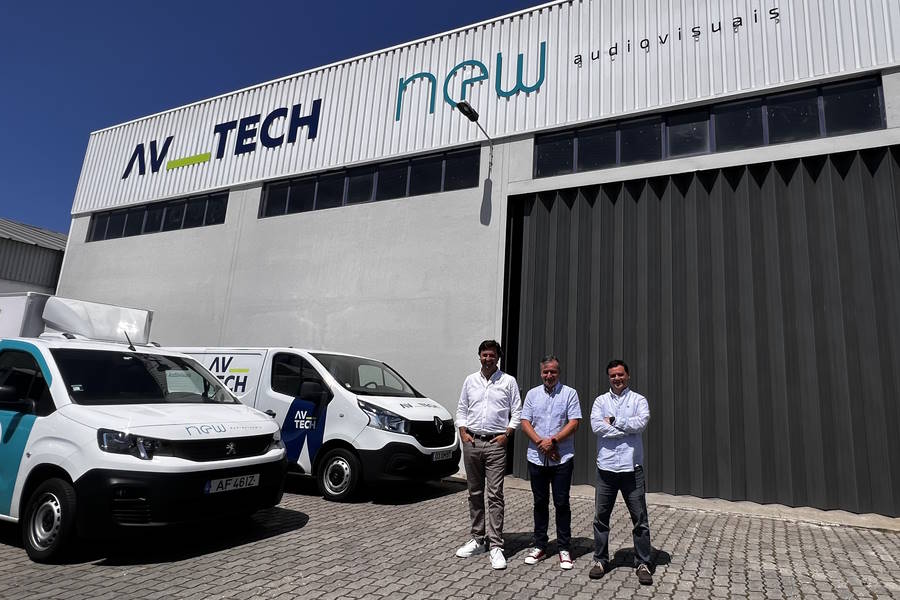 João Cardoso e Ricardo Pereira, da New Audiovisuais e AV Tech, com Pedro Magalhães, da Europalco (ao centro)