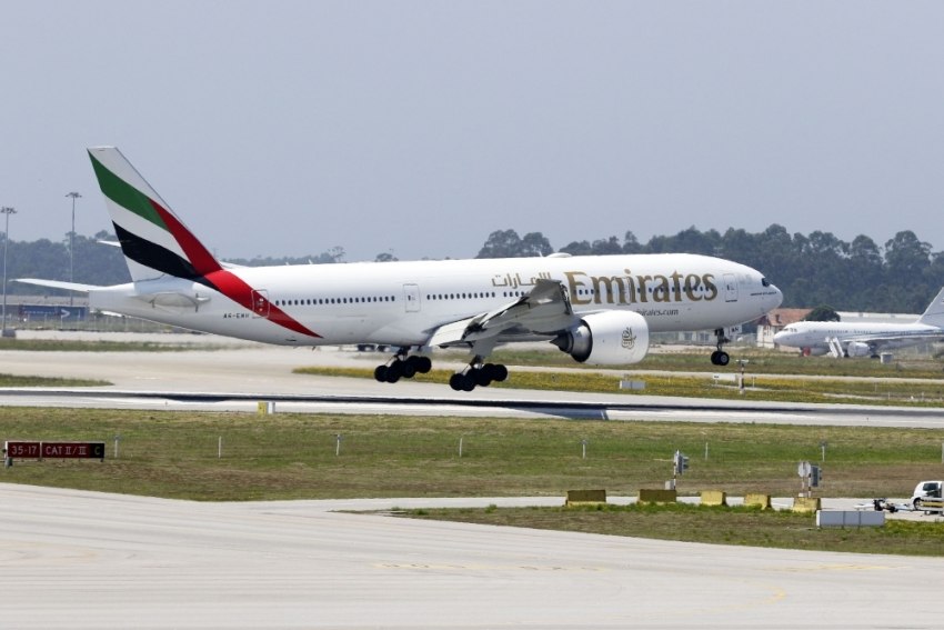 Emirates aterra no Porto