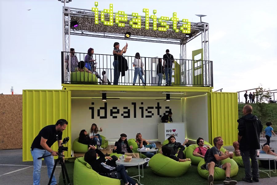 O stand de dois andares do Idealista no Primavera Sound Porto